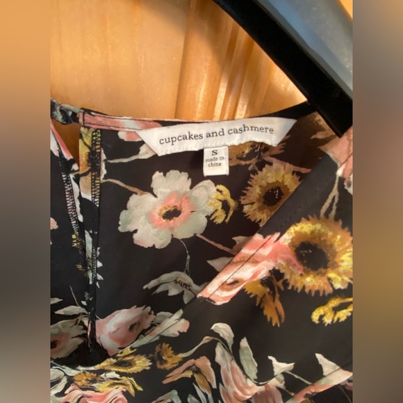Cupcakes & cashmere floral romper - Picture 5 of 6